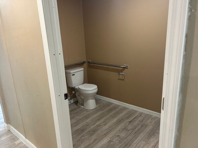 More Photos Of 9200 66th St, Pinellas Park Freestanding For Sale
