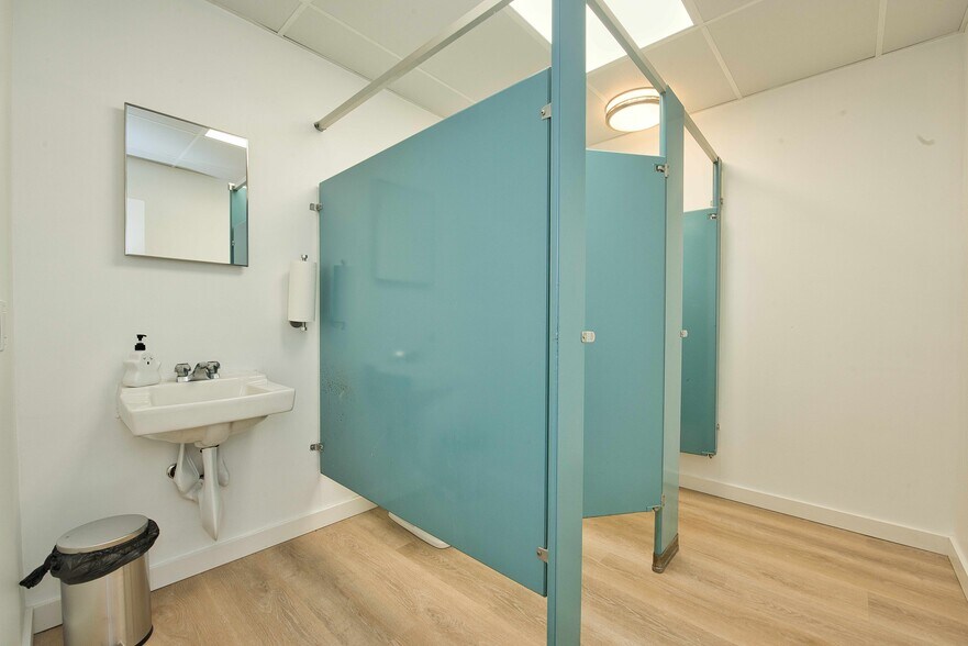 More Photos Of 121 Pulaski Rd, Kings Park Office For Sale