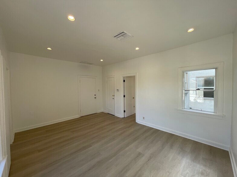 More Photos Of 418-420 N Larchmont Blvd, Los Angeles Office For Lease