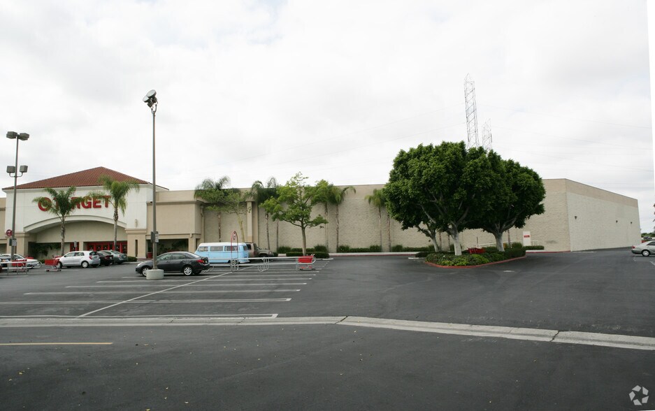 More Photos Of 5700-5704 Firestone Blvd, South Gate General Retail For Lease