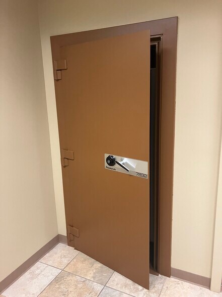 More Photos Of 3000 Elbee Rd, Moraine Bank For Lease