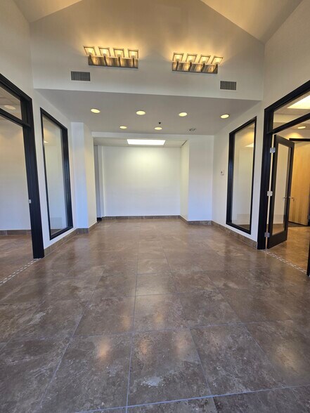 More Photos Of 9885 S Priest Dr, Tempe Medical For Lease