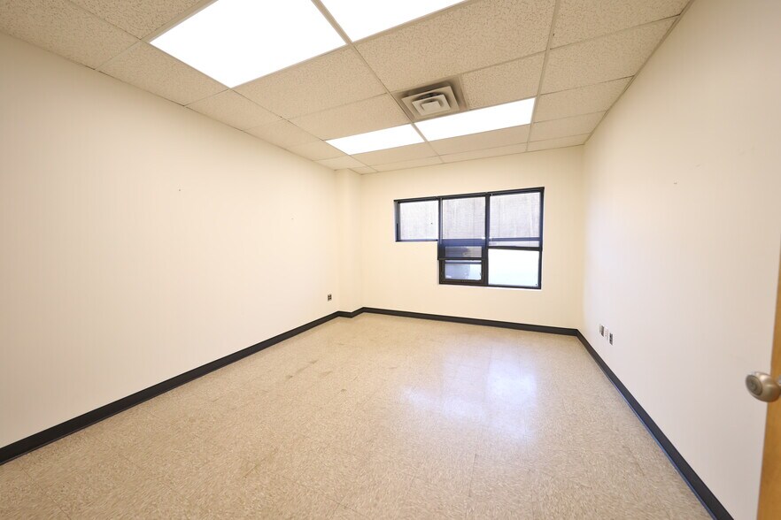 More Photos Of 12 Orben Dr, Landing Showroom For Lease