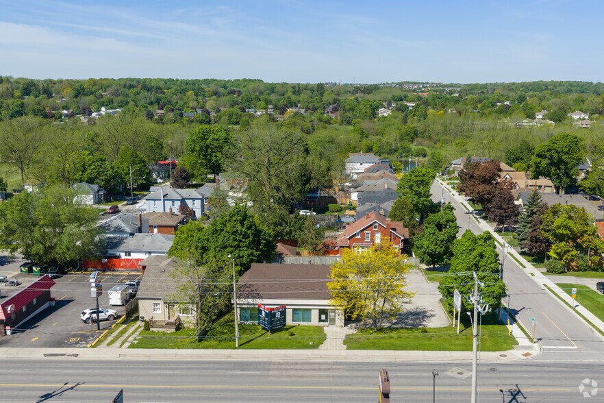 More Photos Of 264 Water St N, Cambridge Office For Sale