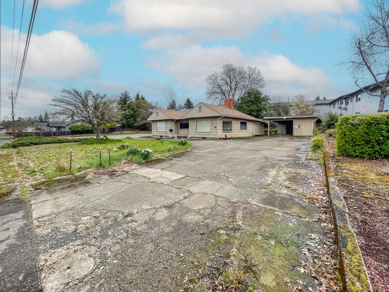 More Photos Of 859 W Lookingglass Rd, Roseburg Office For Sale