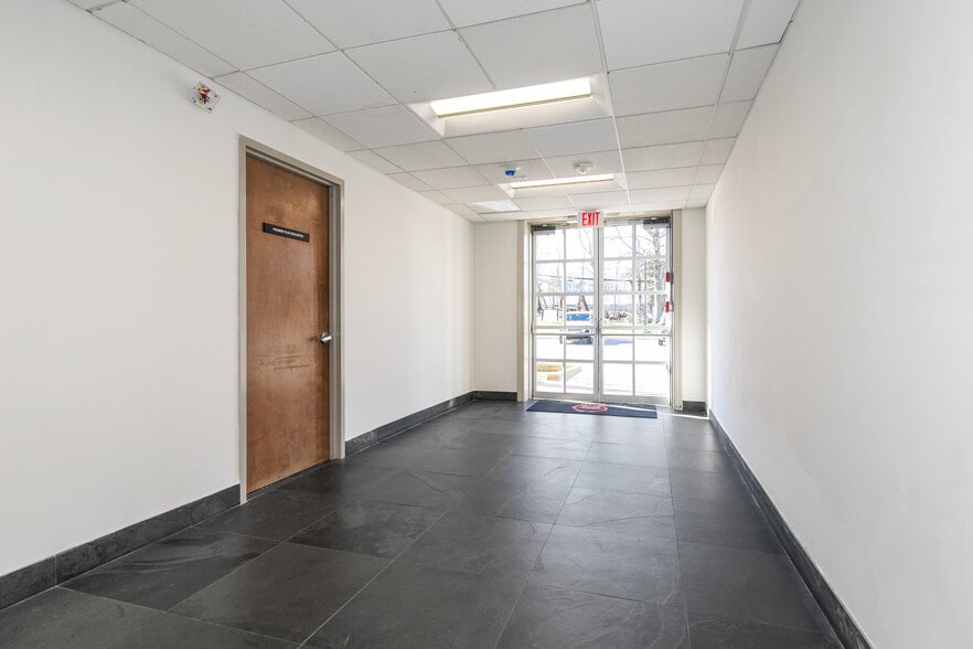 More Photos Of 575 Jericho Tpke, Jericho Office For Sale