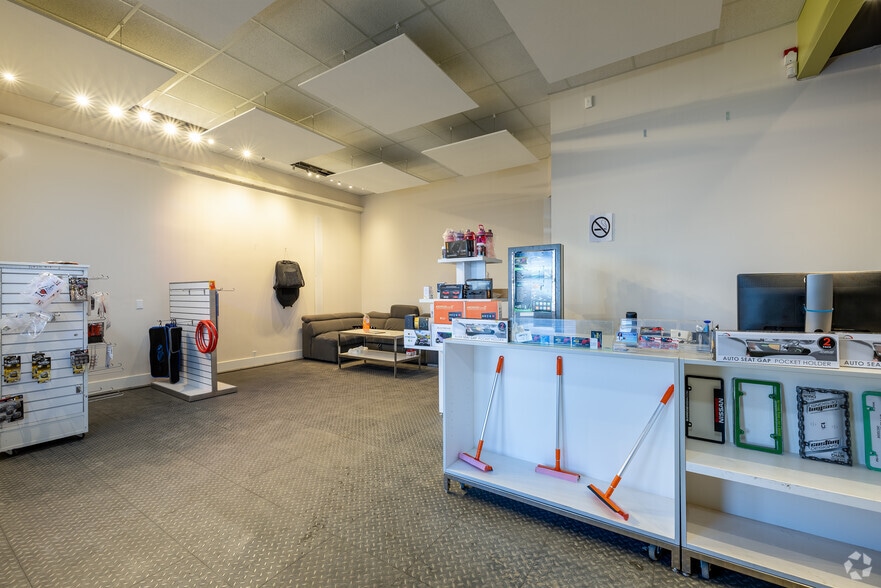 More Photos Of 1247 36th Ave NE, Calgary Warehouse For Lease