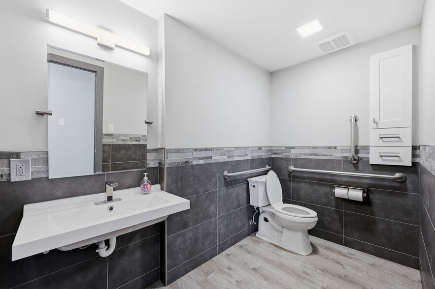 More Photos Of 2311 S Platte River Dr, Denver Showroom For Lease