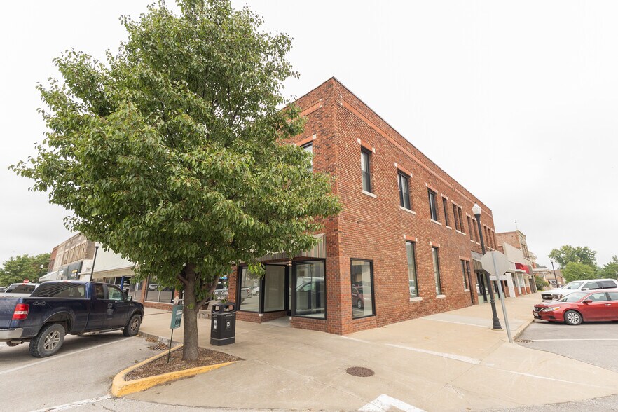 More Photos Of 301-303 W Reed St, Moberly Office For Lease