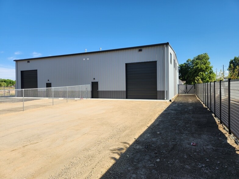 More Photos Of 74 N Happy Valley Rd, Nampa Warehouse For Lease