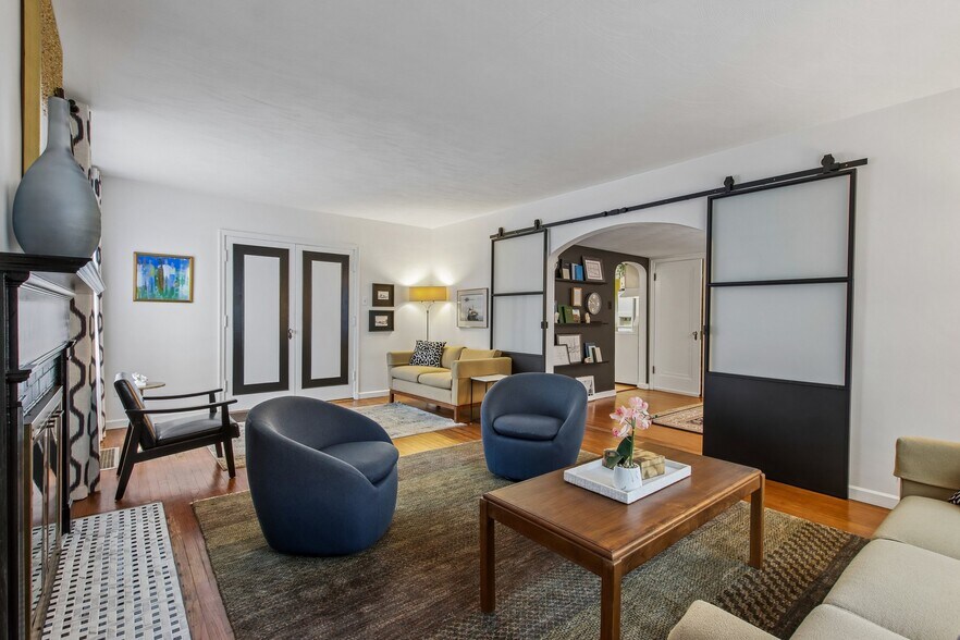 More Photos Of 399 W Main St, Greenwood Office For Sale