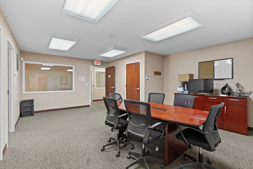 More Photos Of 10131-10137 West Florissant Ave, Saint Louis Office For Sale