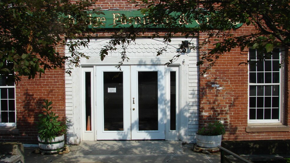 More Photos Of 559 Main St, Sturbridge Freestanding For Lease