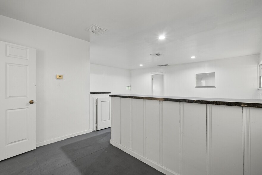 More Photos Of 550 Highway 46, Wasco Warehouse For Sale