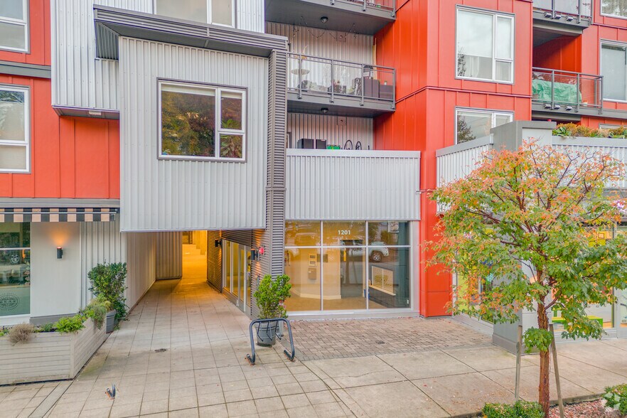 More Photos Of 1201 16th St W, North Vancouver Apartments For Sale