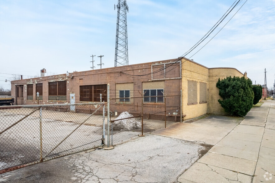 More Photos Of 1716 S Jefferson Ave, Saginaw Warehouse For Sale