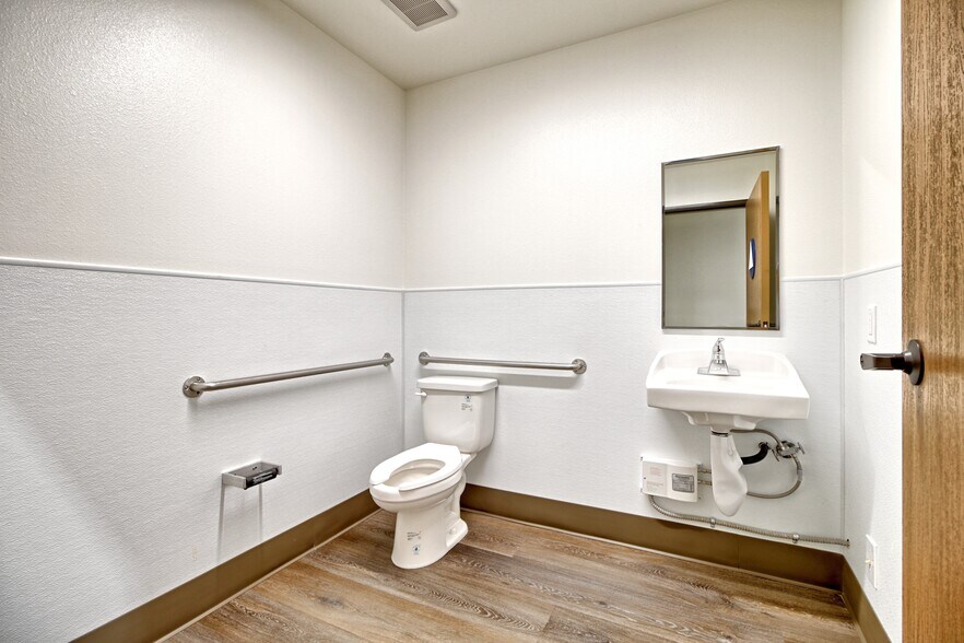 More Photos Of 1891 Goodyear Ave, Ventura Industrial For Sale