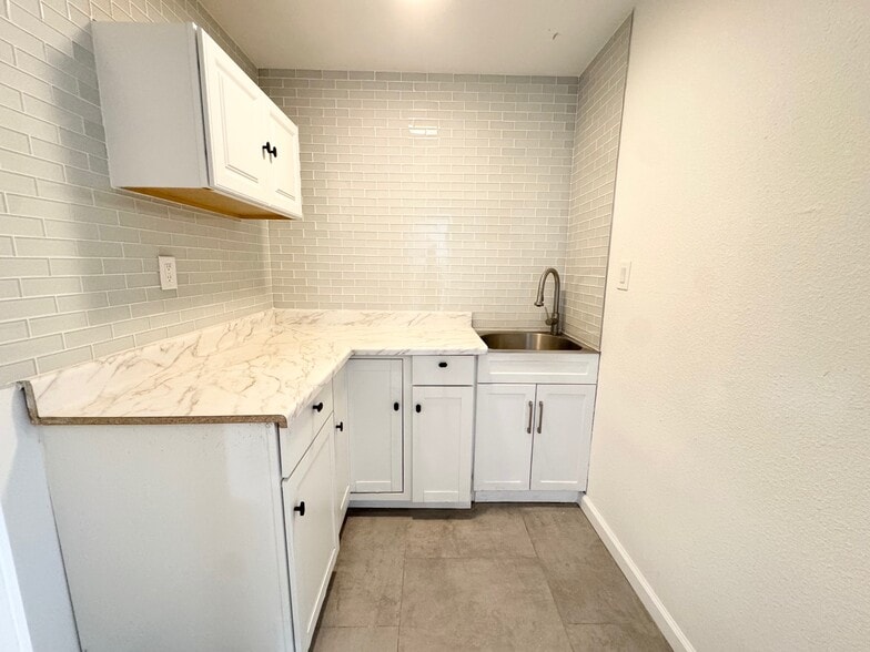 More Photos Of 3160 N 46th Ave, Saint Petersburg Warehouse For Sale