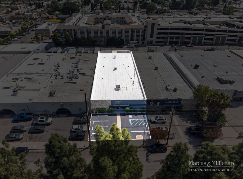More Photos Of 19340 Londelius St, Northridge Warehouse For Lease