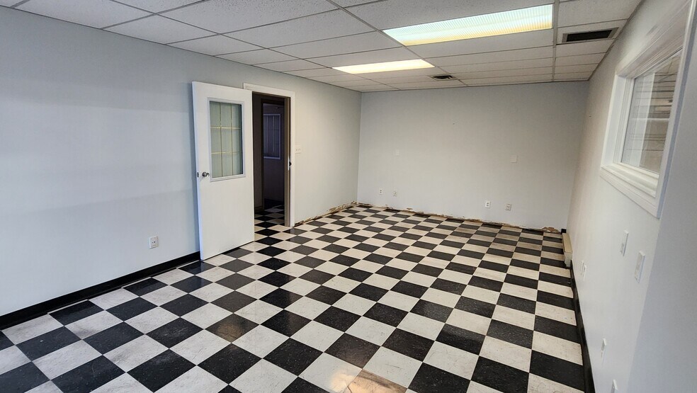 More Photos Of 1810 Kosmina Rd, Vernon Manufacturing For Sale