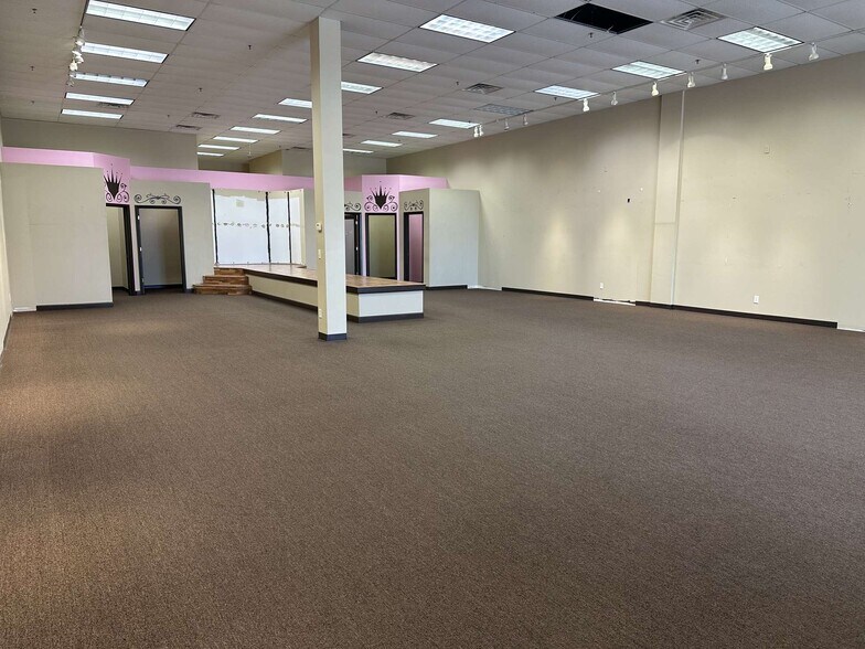 More Photos Of 655 County Road 17, Elkhart Unknown For Lease