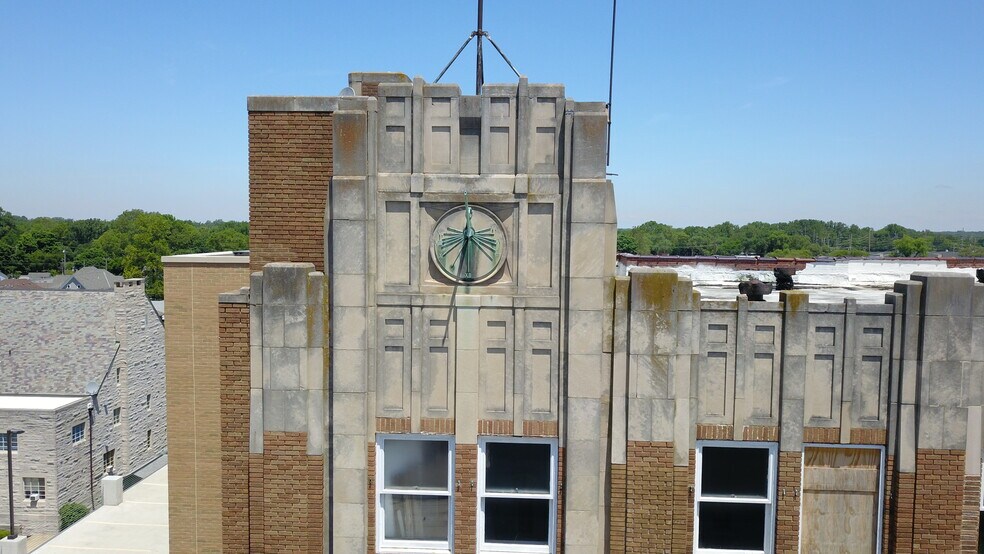 More Photos Of 23 Public Sq, Shelbyville Office For Sale