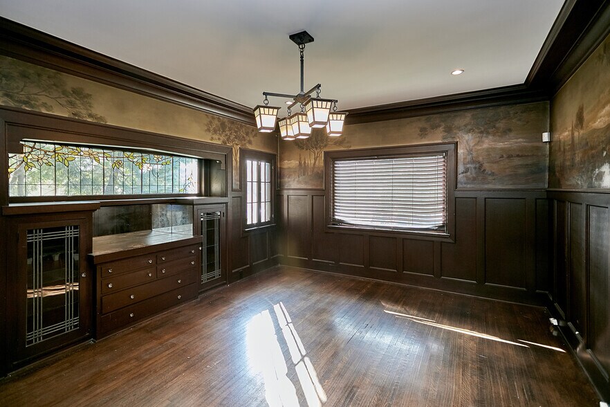 More Photos Of 658 S Bronson Ave, Los Angeles Office Residential For Sale