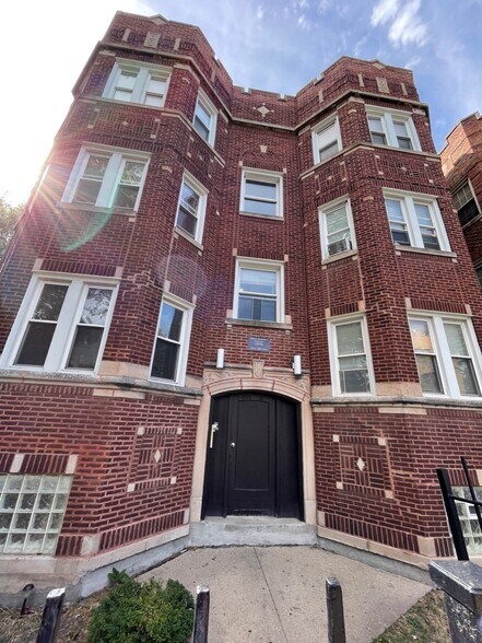 Primary Photo Of , Chicago Multifamily For Sale