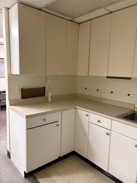 More Photos Of 1-8 Manor Dr, Hampton Medical For Sale