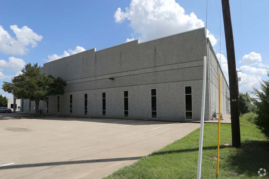 More Photos Of 1120 Eden Rd, Arlington Warehouse For Lease