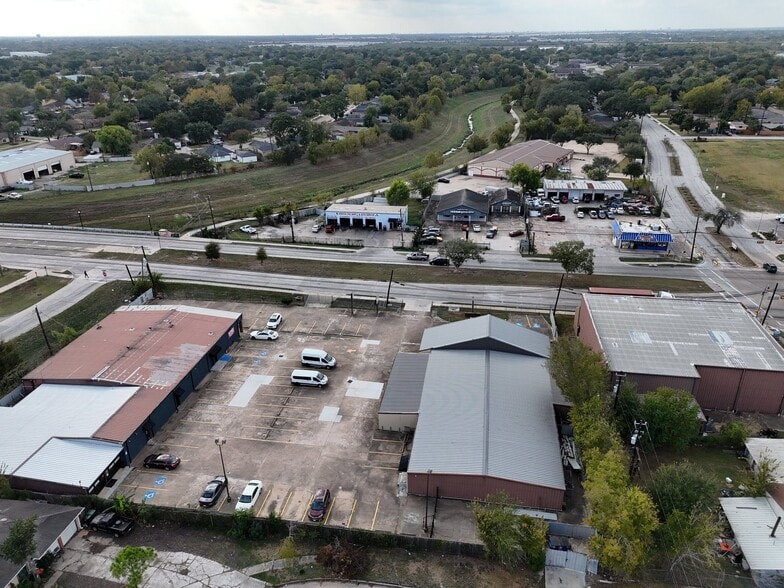 More Photos Of 14215 S Post Oak Rd, Houston Freestanding For Sale