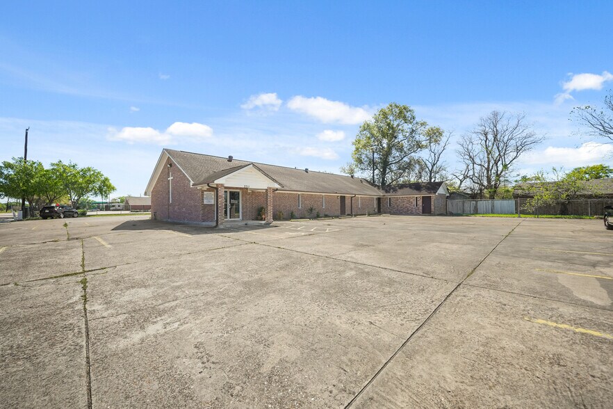More Photos Of 3711 W Orem Dr, Houston Religious Facility For Sale