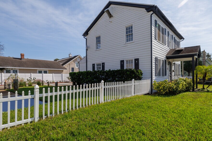 More Photos Of 429 N Ridgewood Ave, Daytona Beach Office For Sale