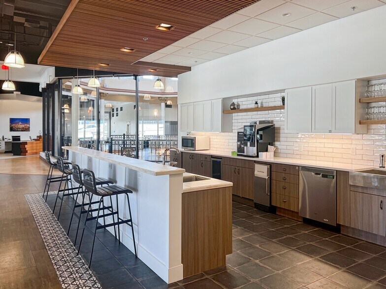 More Photos Of 122 W Pine St, Orlando Coworking Space