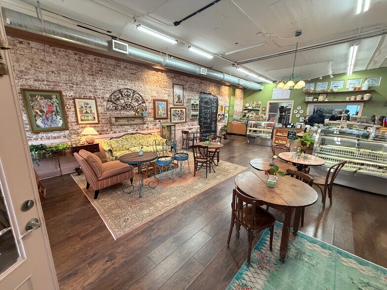 More Photos Of 5388-5392 Peachtree Rd, Chamblee Storefront For Lease