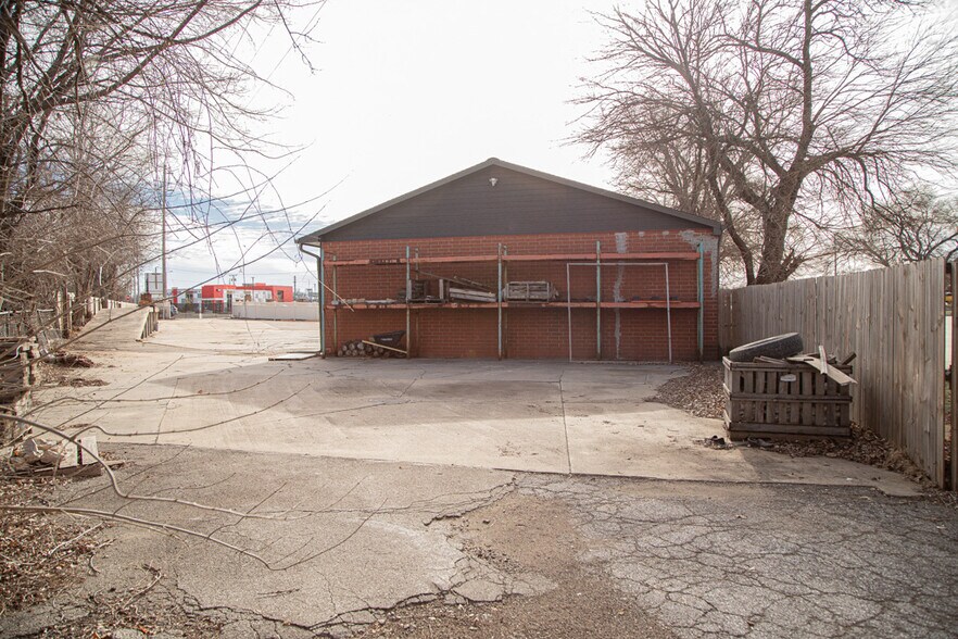 More Photos Of 101 Ashworth Rd, West Des Moines Showroom For Sale