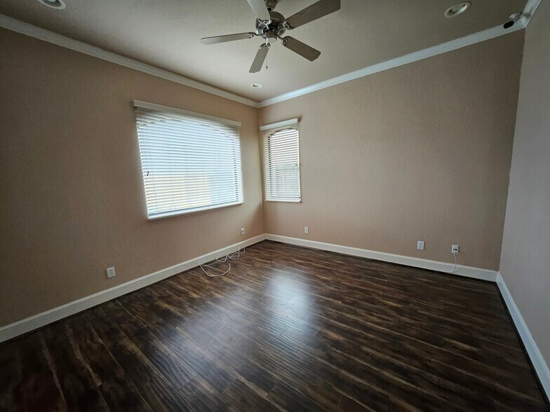 More Photos Of 1804 Snake River Rd, Katy Medical For Sale