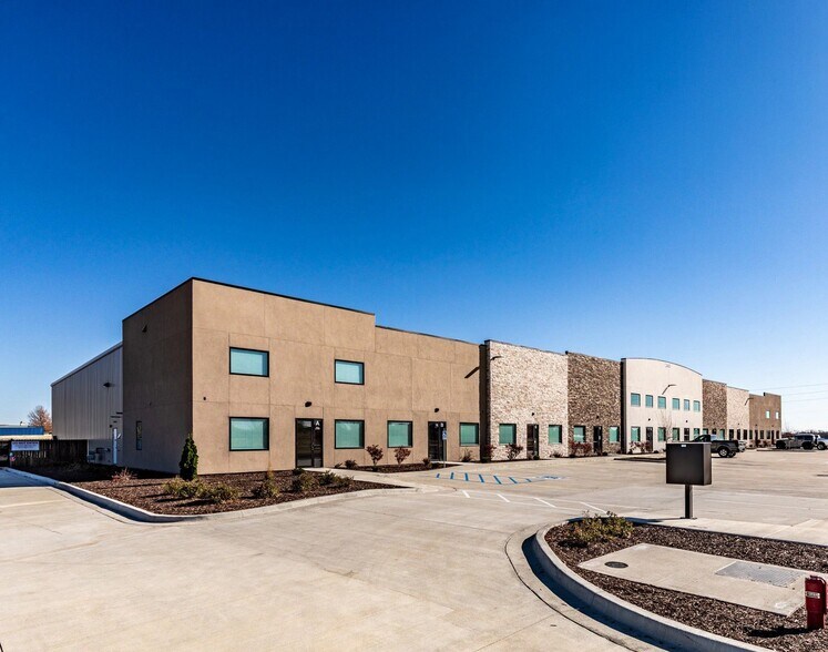More Photos Of 2460 Fairfield St, Lawrence Industrial For Lease