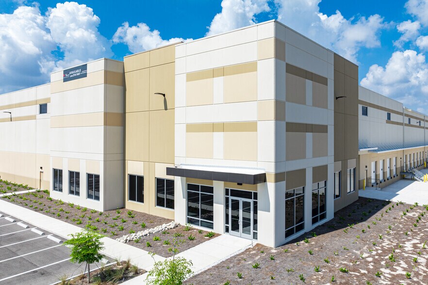 More Photos Of 16500 Oriole Rd, Fort Myers Industrial For Lease