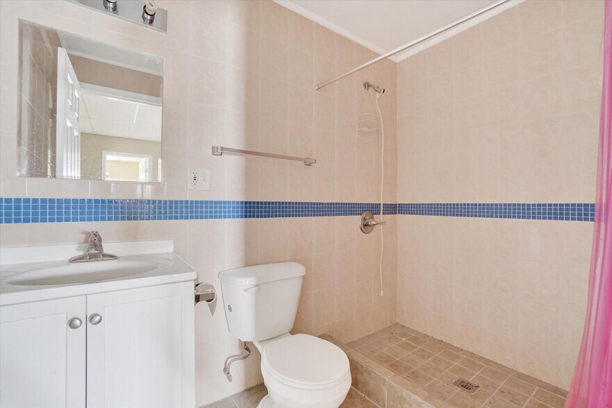 More Photos Of 1938 W Market St, York Freestanding For Sale