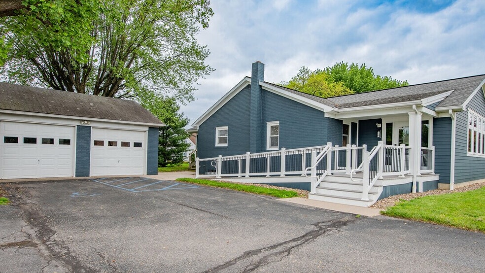 Primary Photo Of 121 Jpm Rd, Lewisburg Medical For Sale