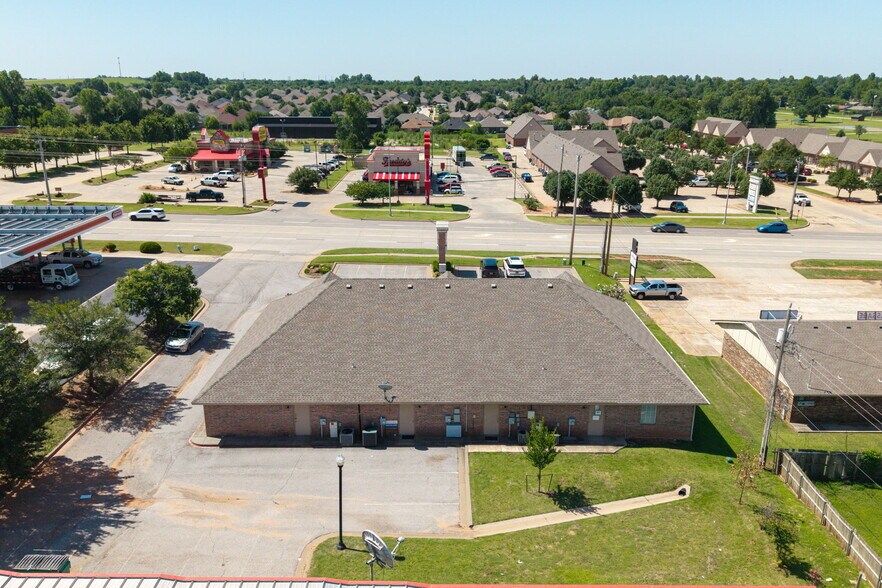 More Photos Of 543 E Ok-152, Mustang Office For Sale