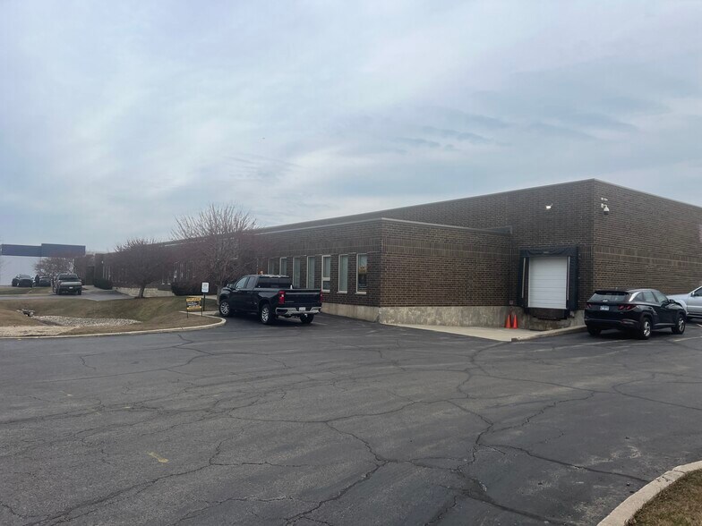 More Photos Of 1355 Wilhelm Rd, Mundelein Warehouse For Lease