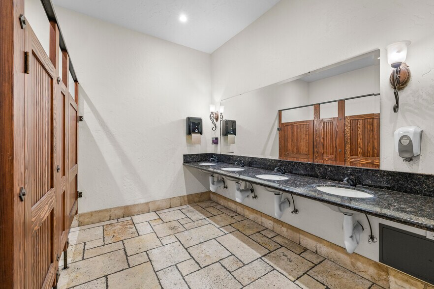 More Photos Of 234 SW 5th St, Grants Pass Restaurant For Sale