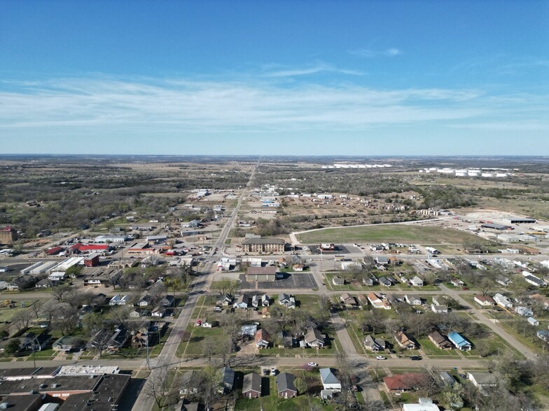 More Photos Of 601 E Pine St, Cushing Truck Terminal For Sale