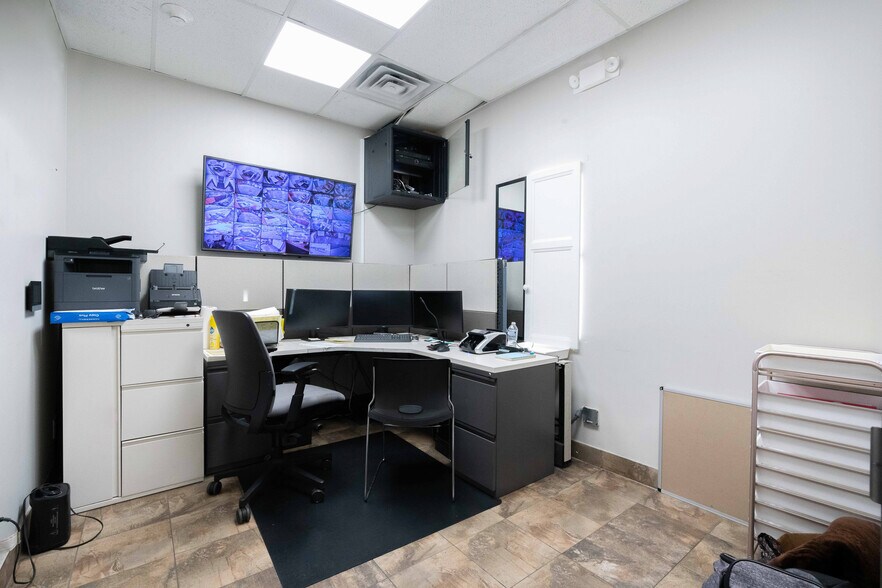 More Photos Of 9200 Kilpatrick Ave, Oak Lawn Flex For Sale