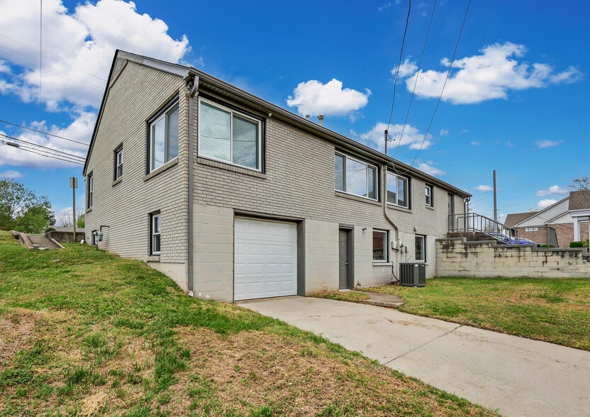 More Photos Of 1758 Memorial Dr, Clarksville Medical For Lease