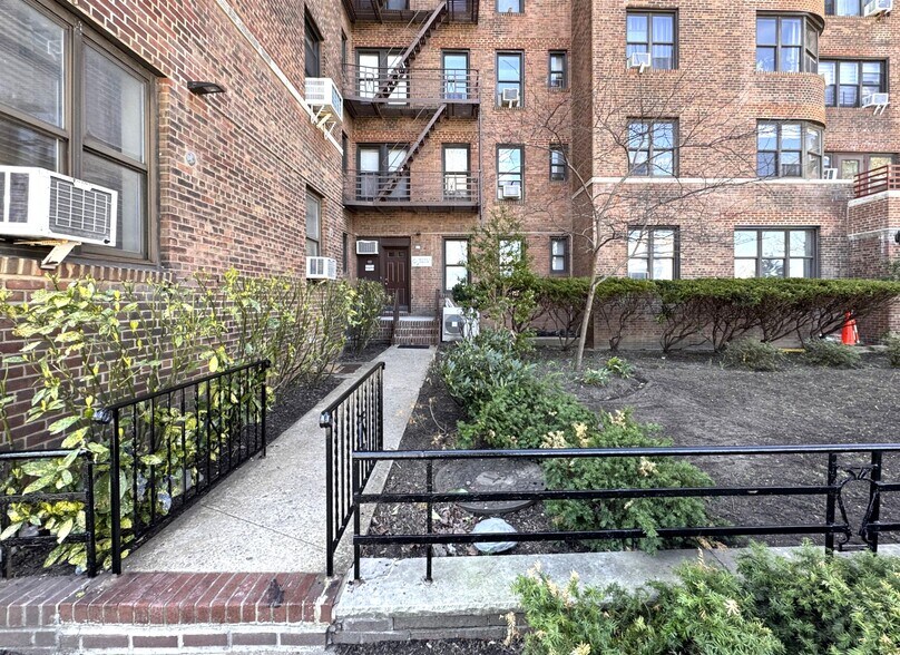 More Photos Of 98120 Queens Blvd, Rego Park Apartments For Sale