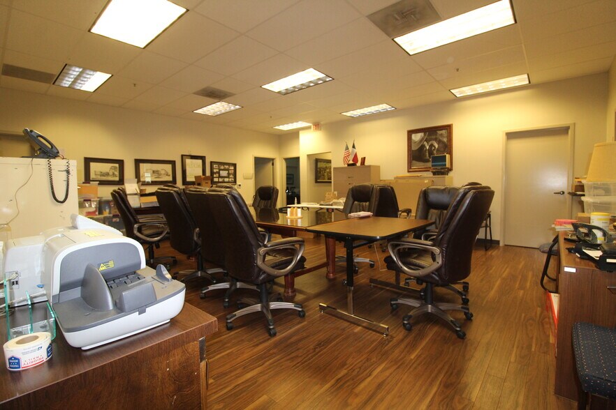 More Photos Of 614 E 12th St, Austin Office For Sale