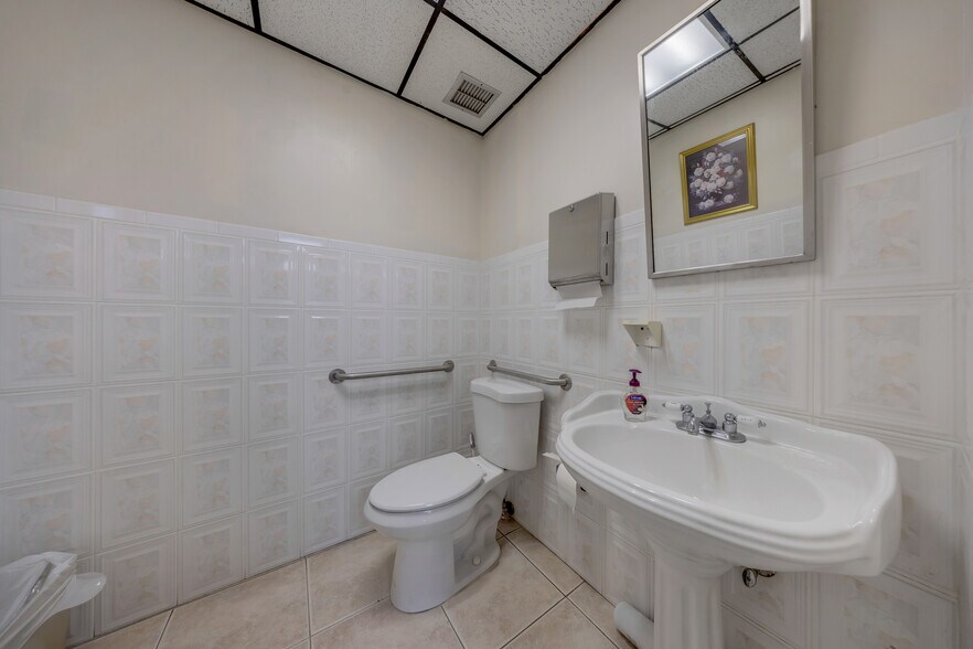 More Photos Of 9765 SW 184th St, Miami Office For Sale